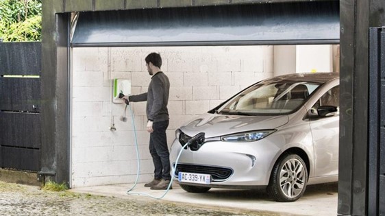 Comment-recharger-son-véhicule-électrique-à-la-maison